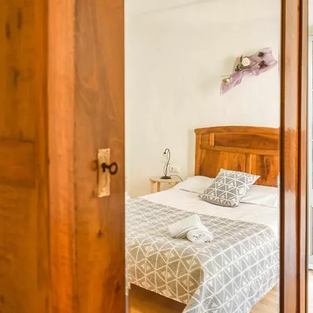 Janot Casa Con Jardin Cerca Del Holiday home Banyoles