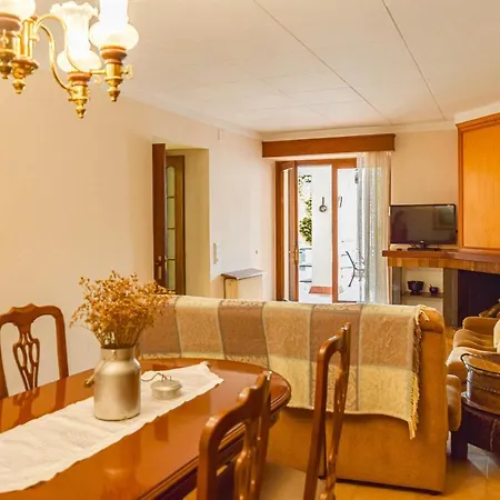 Holiday home Janot Casa Con Jardin Cerca Del Banyoles