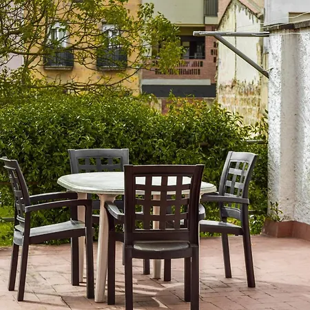 Janot Casa Con Jardin Cerca Del Banyoles